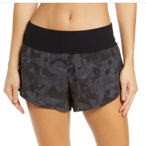 Zella Aero Print Shorts, Size Medium